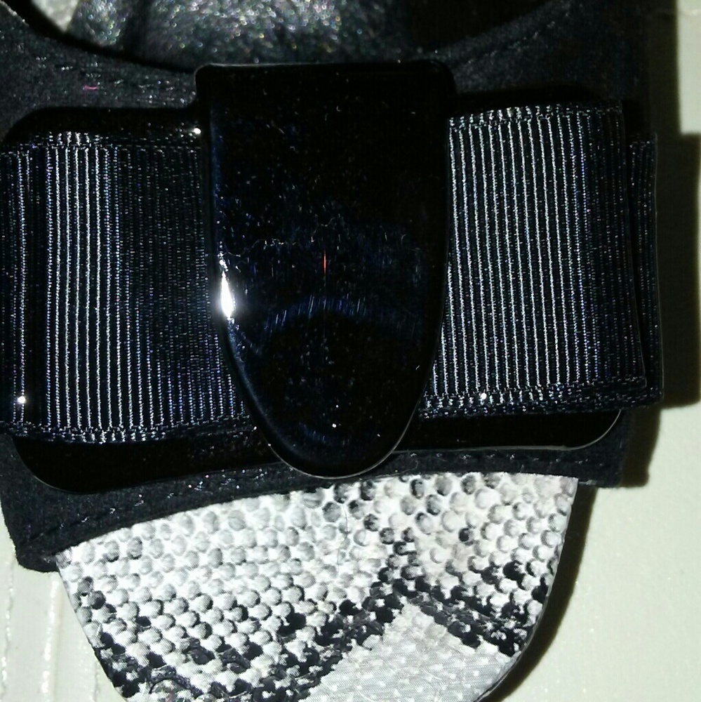 Shoes - Picture 3 of 8